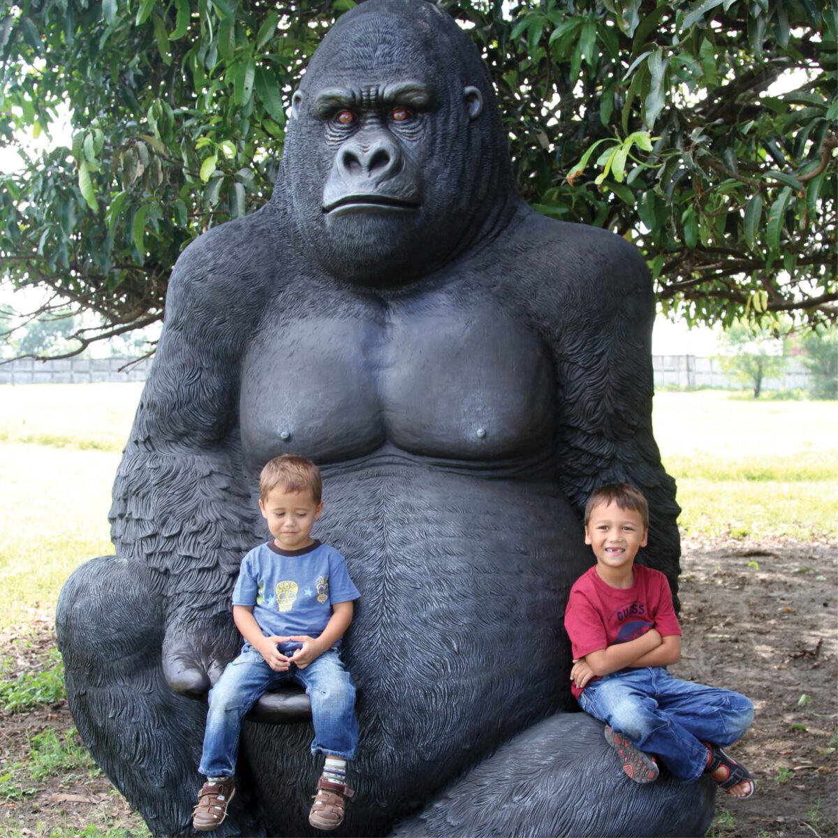 Natureworks Australia Giant Gorilla - Silverback in sitting posse - 8ft high black statue - 110088 - shown with children