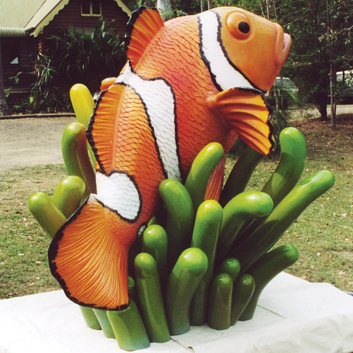 Natureworks Australia Glown Fish in sea anemone