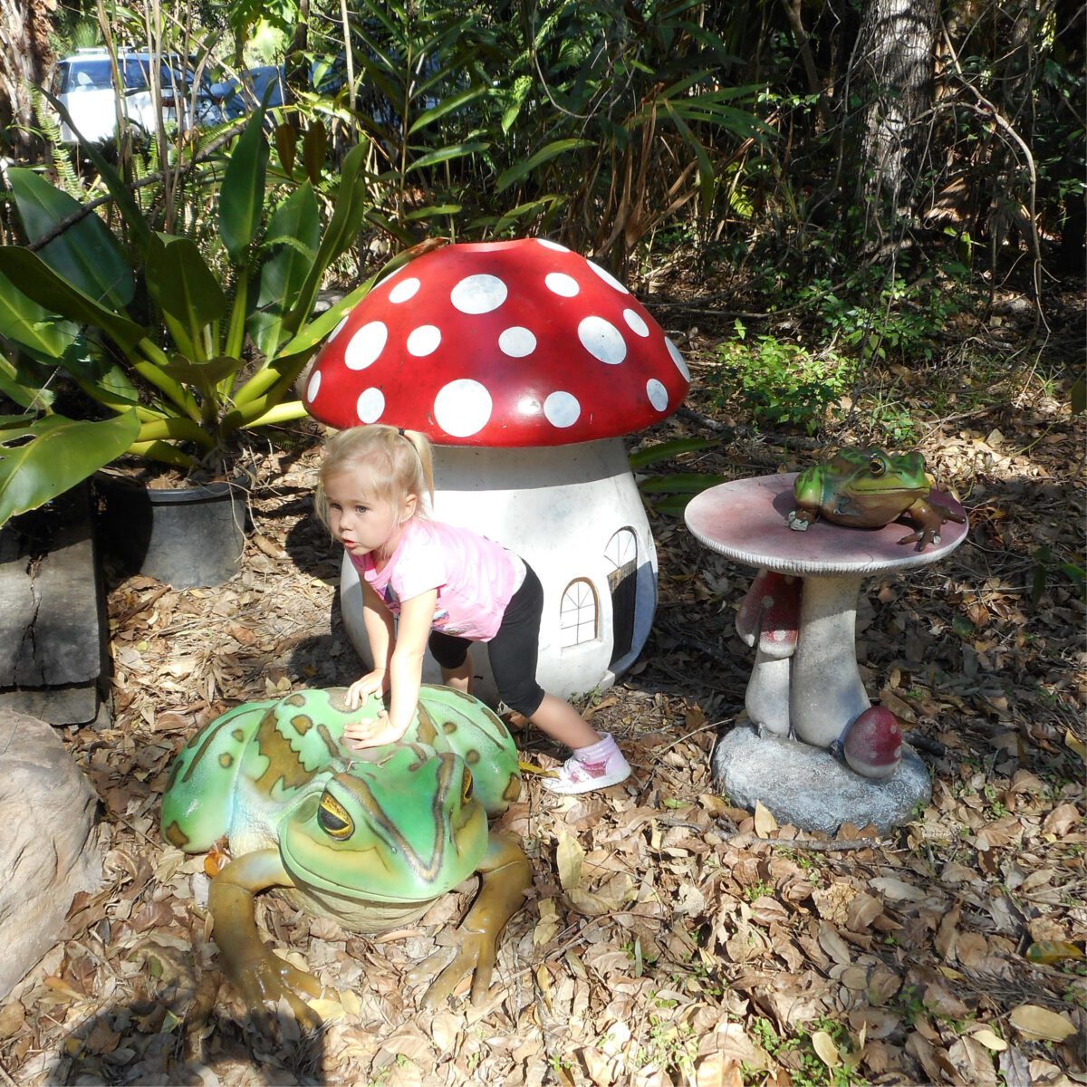 Natureworks Australia Green and golden bell frog - Giant - 100017- shown with little girl outside