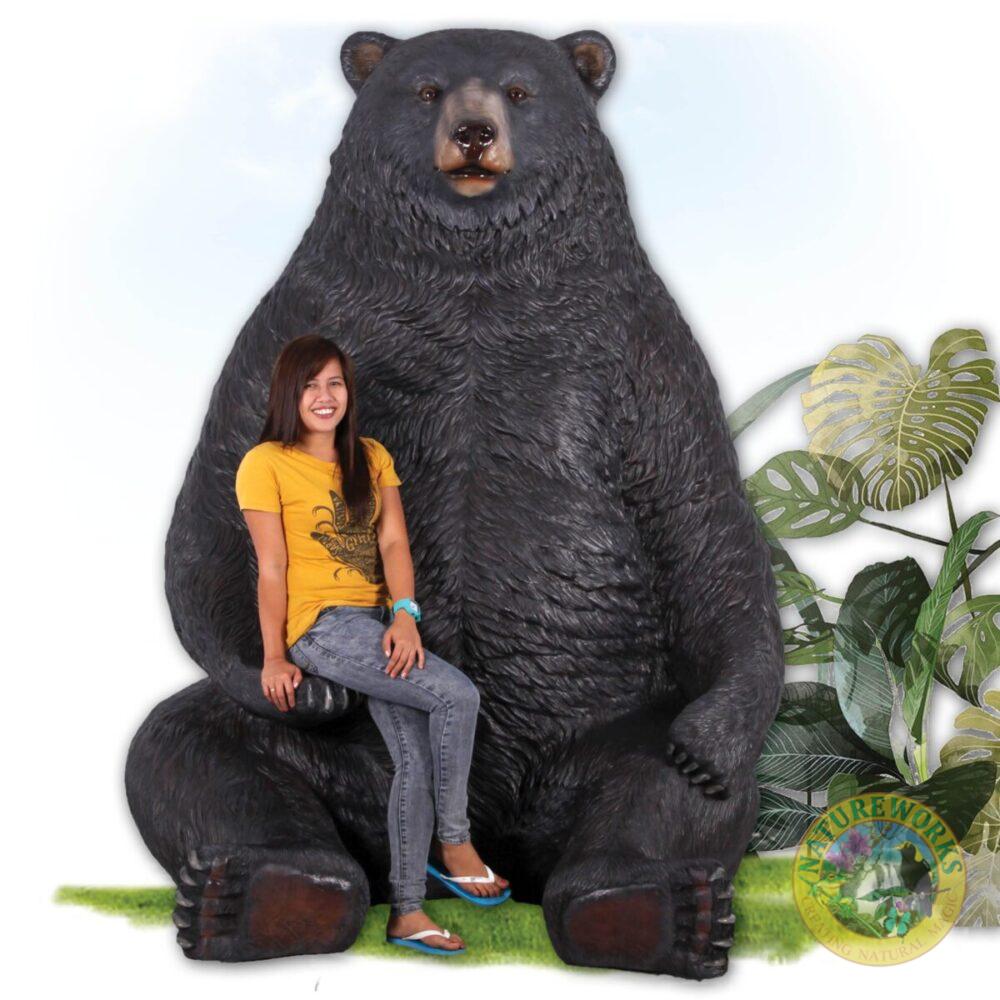Grizzly Bear - Sitting jumbo size 130011 - front view with lady sitting on hand