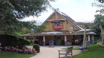 Natureworks Australia Hunter Valley Gardens Hanzel Gretel Gingerbread House Copy