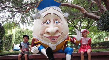 Natureworks Australia Hunter Valley Gardens Humpty Dumpty close up with Children Copy
