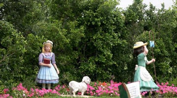 Natureworks Australia Hunter Valley Gardens Little Bo Peep has lost her sheep