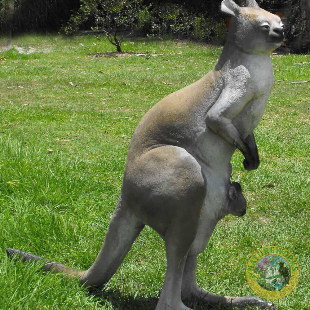 Natureworks Australia Procoptodon pusio - sculpture - lifesize representation of Australian Megafauna Kangaroo - showing side view with joey