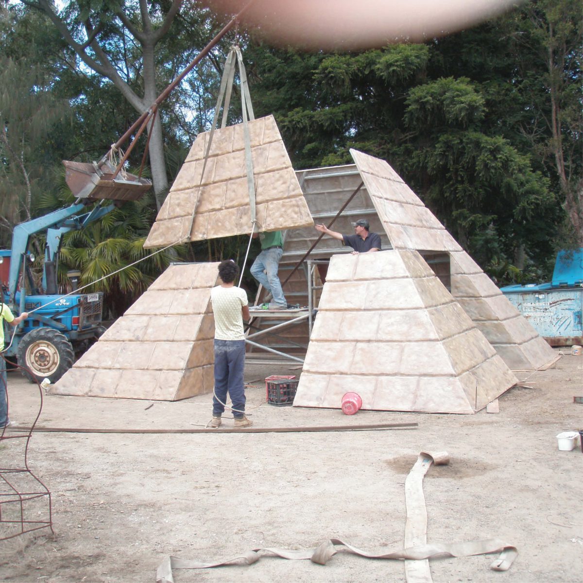 Natureworks Australia Pyramid - 7 metre base. Showning assembly in progress