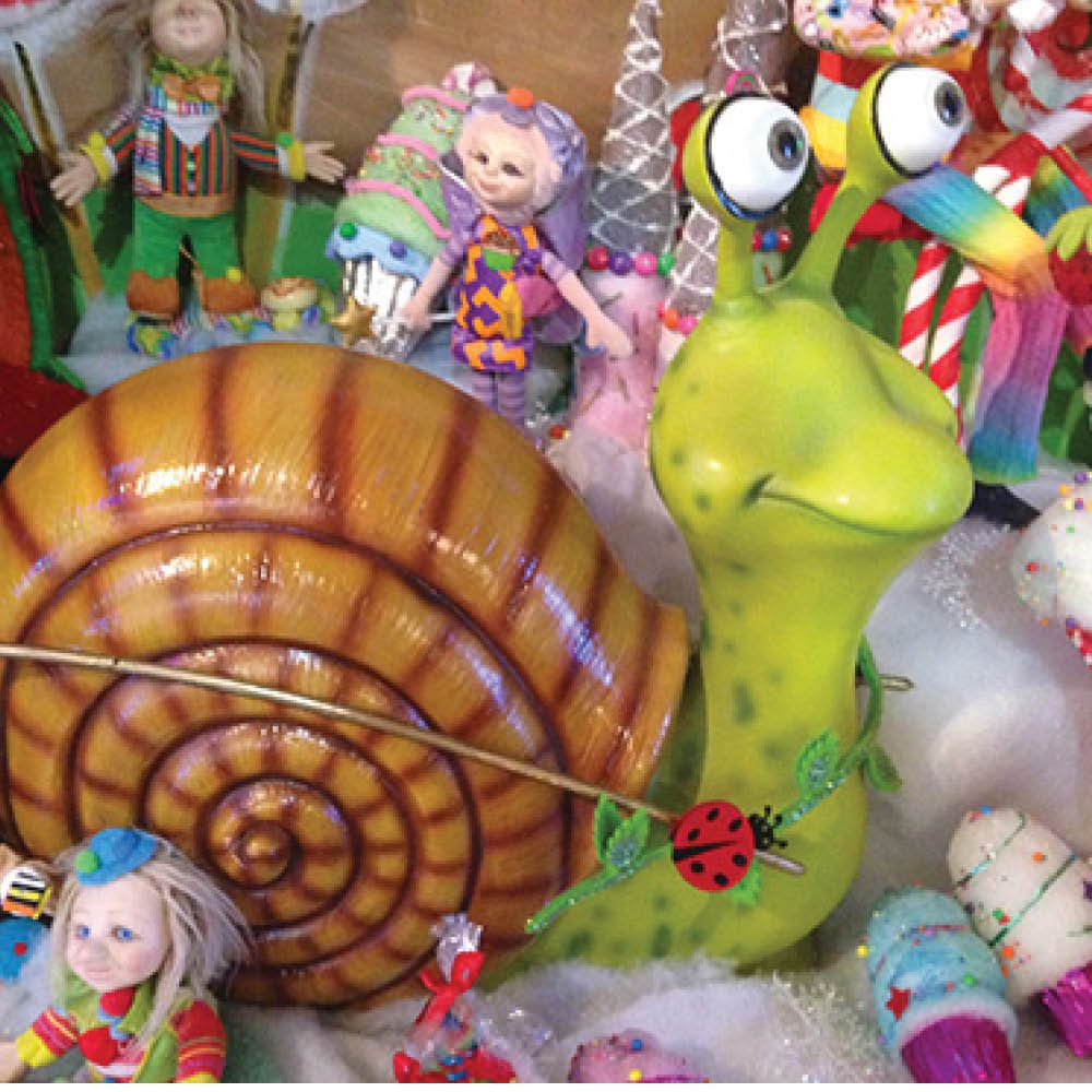 Natureworks Australia Snail statue -male - Shown in display