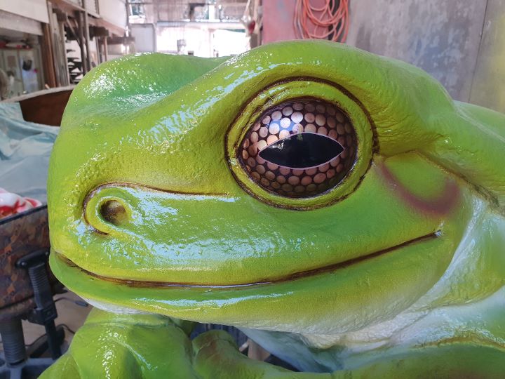 Natureworks Australia Giant Green Tree Frog - Image 8