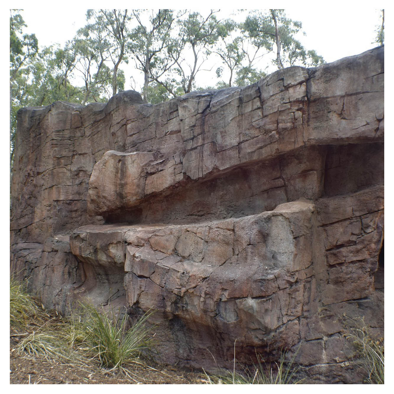 Gumbuya Critters Cave - closeup of artificial rocks