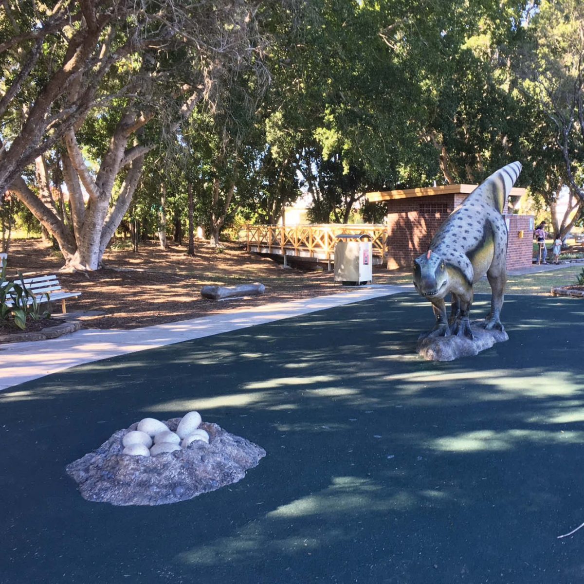 Natureworks Australia DinosaurNestwithEggs theropod