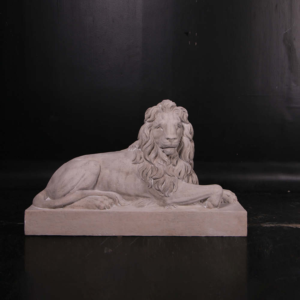 Natureworks Australia LionResting LookingRight partofset