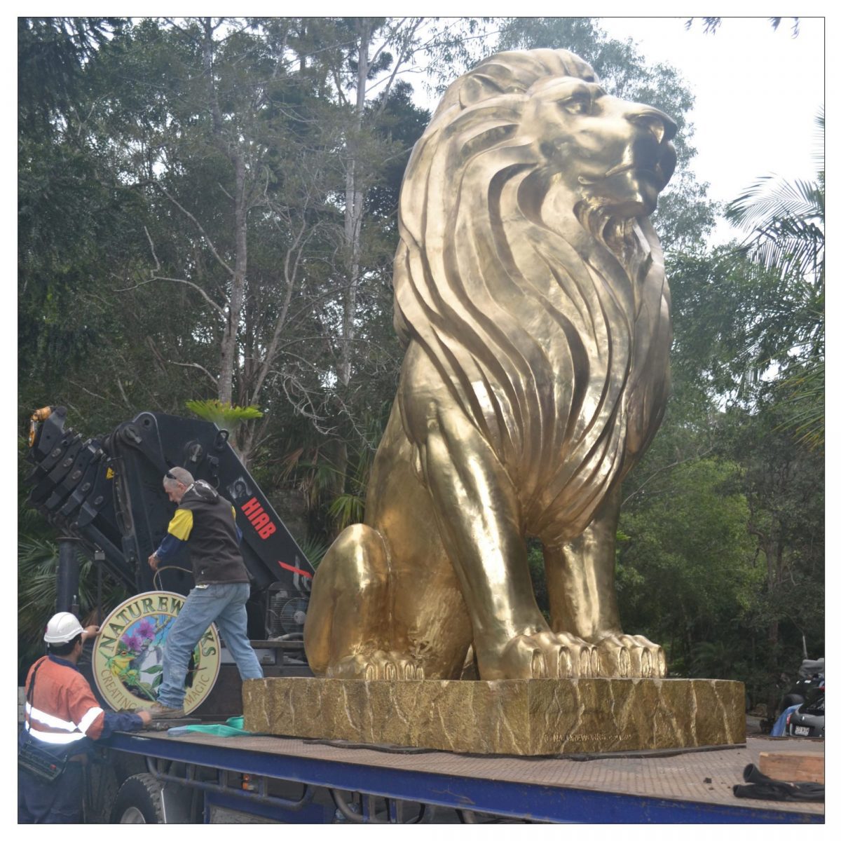 Natureworks Australia ASpectacularcustom designedGiantpolishedBronzelionstatue.