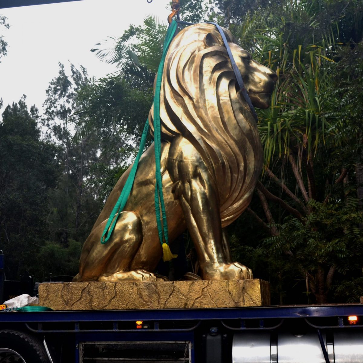 Natureworks Australia ASpectacularcustom designedGiantpolishedBronzelionstatue.