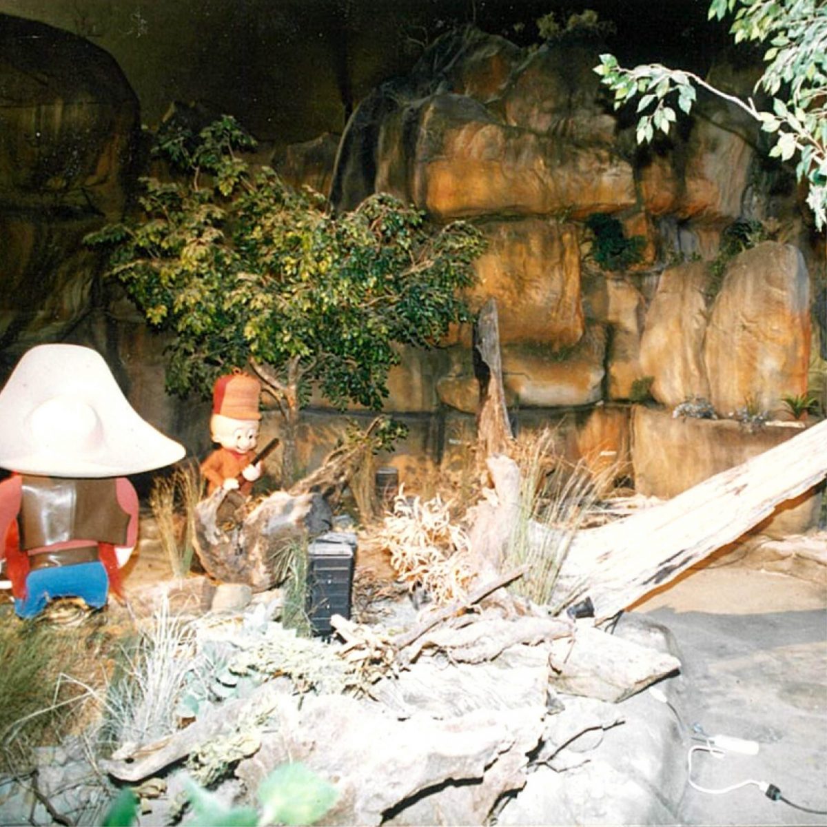 Natureworks Australia Movie World Looney Tunes Boat Ride Cave showing Exhibit Elma scaled