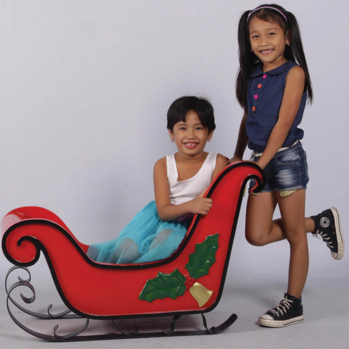 Natureworks Australia Christmas sleigh with mistletoe -display prop