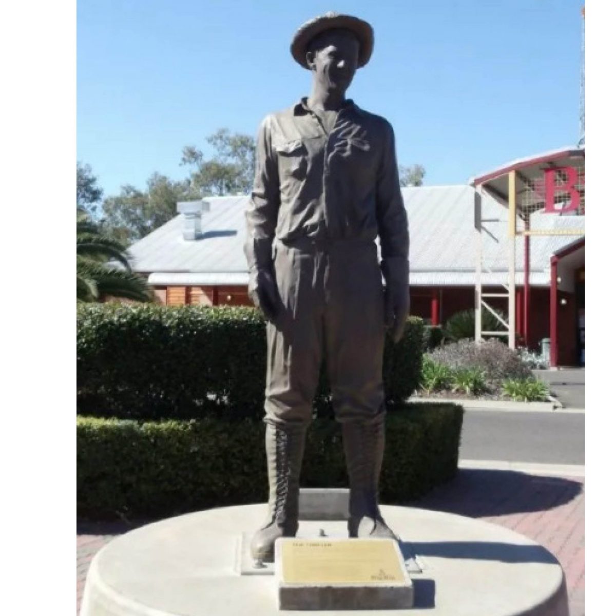 Natureworks Australia Miner - Larger than life-size sculpture