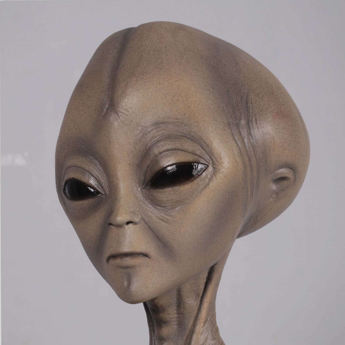Natureworks Australia Alien - Roswell - 4ft statue - grey tones - very elegant - showing head close up
