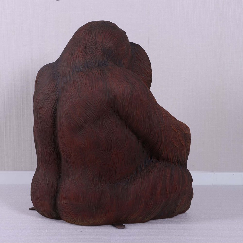 Orangutan Male life-size reproduction - -Rear angle view