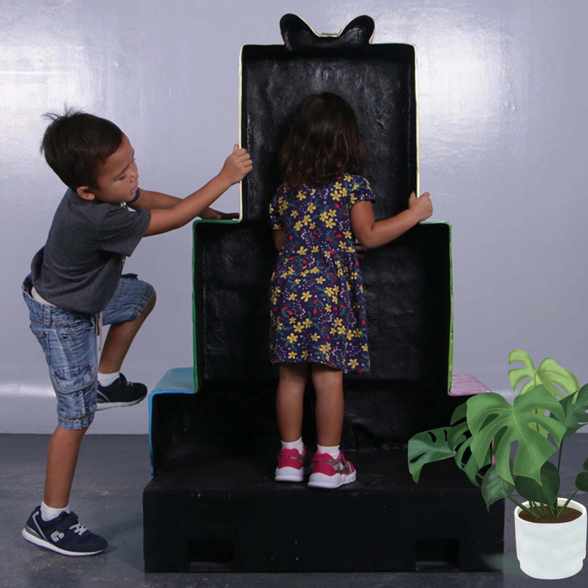 Natureworks Australia Christmas Present Stack - Photo Opportunity rear view showing entry