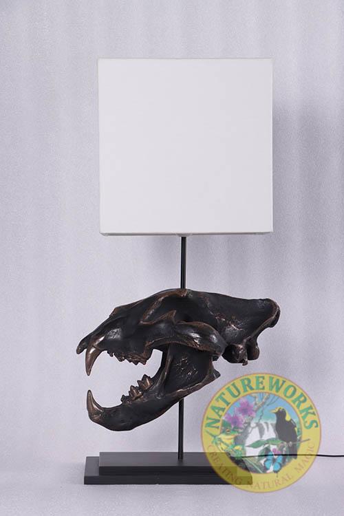 Natureworks Australia Lion Skull Table Lamp – imperial bronze