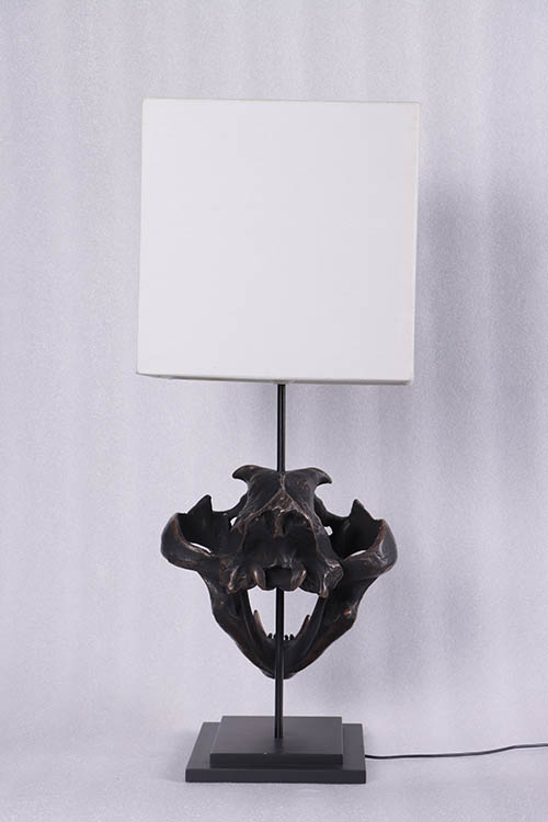 Natureworks Australia Lion Skull Table Lamp – imperial bronze - Image 4