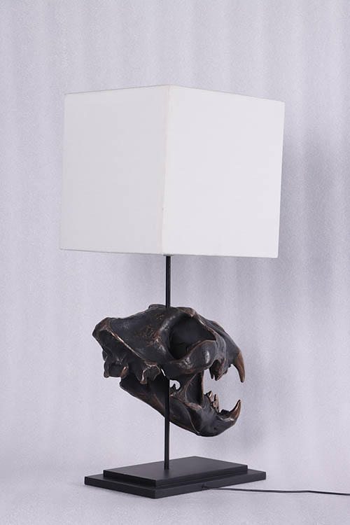 Natureworks Australia Lion Skull Table Lamp – imperial bronze - Image 3