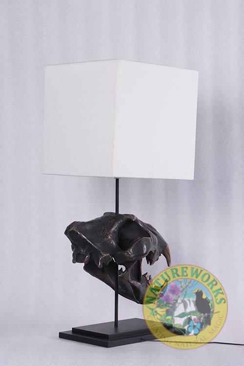 Natureworks Australia Lion Skull Table Lamp – imperial bronze - Image 3