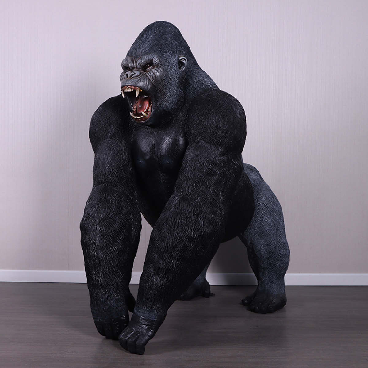 Natureworks Australia Gorilla Male 240118- Larger than life size - Angle view-V1