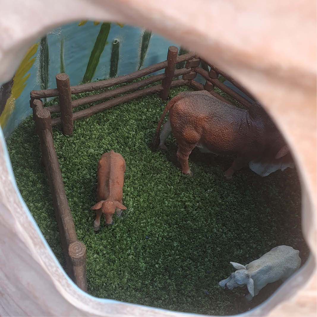 Natureworks Australia Miniture diorama - farm yard theme looking through the hole