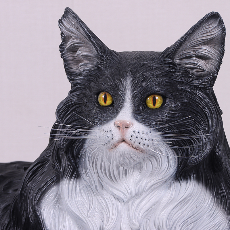 Natureworks Australia Main Cool Cat statue - life size replica with black and white colouring- 220070- close up of head