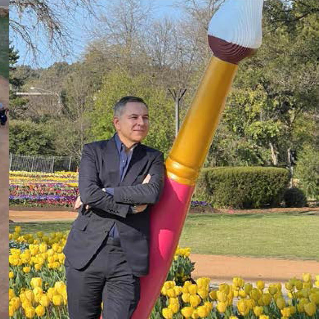 Natureworks Australia Giant Paintbrush - Floriade Flower Festival - Shown insitu with David Walliams - U.K Comedian and author
