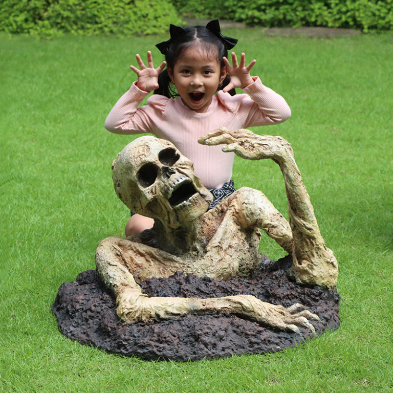240172 Zombie Brothers Bub–240172 with child sculpture -