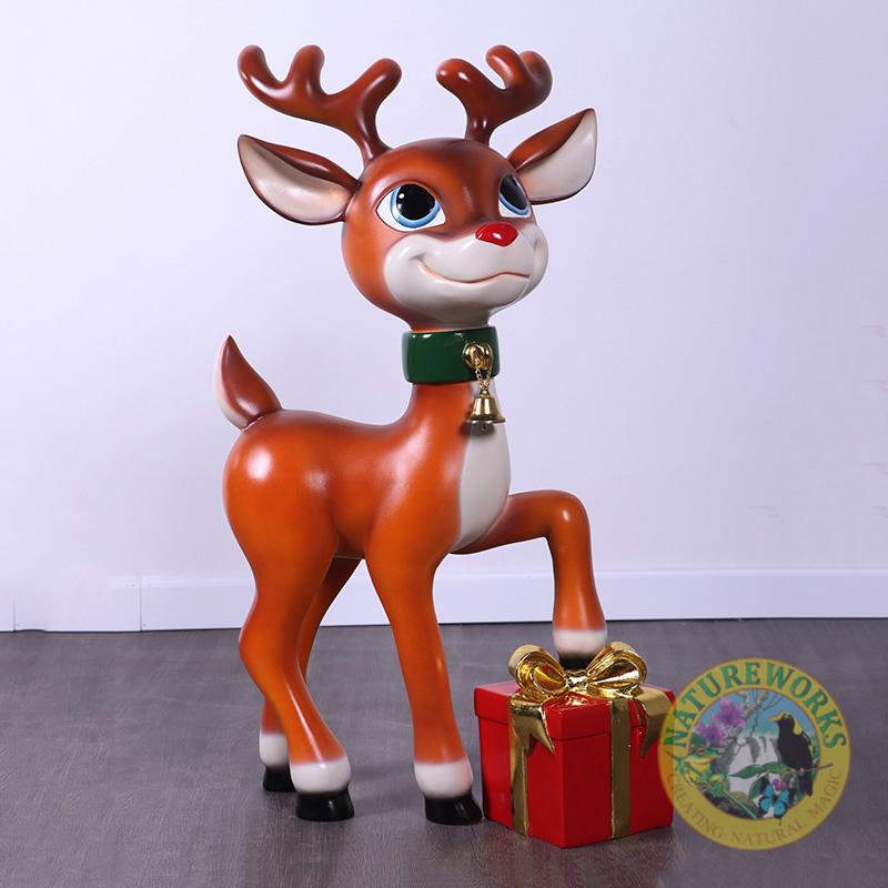 Cute Reindeer-with gift-210107- angle view looking left