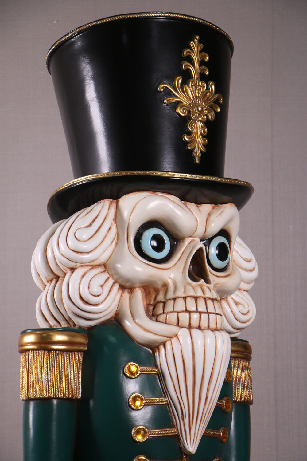 Scary Nutcracker - 250077-angle view of head close up-