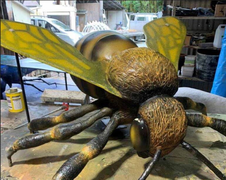 honey been sculpture -