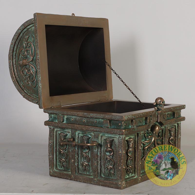 Davy jones treasure chest- NT0023 with hinged lid for easy opening