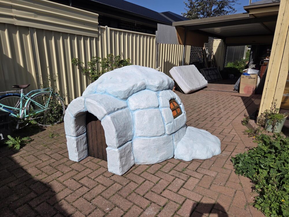 Igloo - custom sculpture by Natureworks designer - L 2m x W 2m x H 1.5m- - Best view