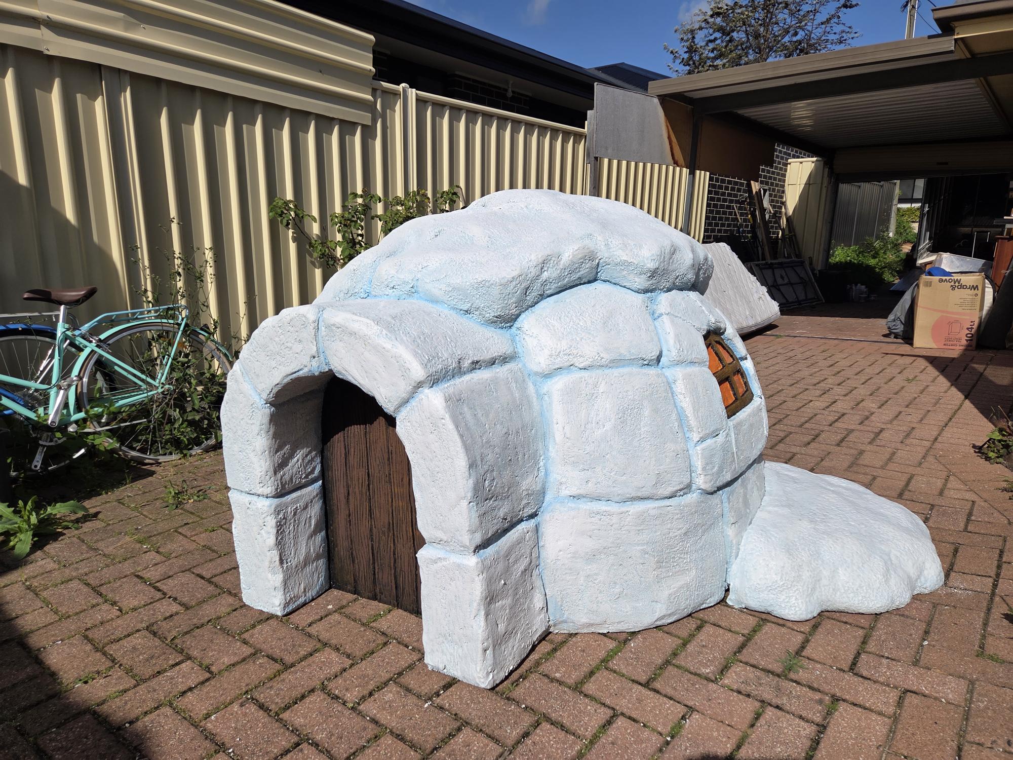 Natureworks Australia Igloo - custom sculpture by Natureworks designer - L 2m x W 2m x H 1.5m- - best view closer