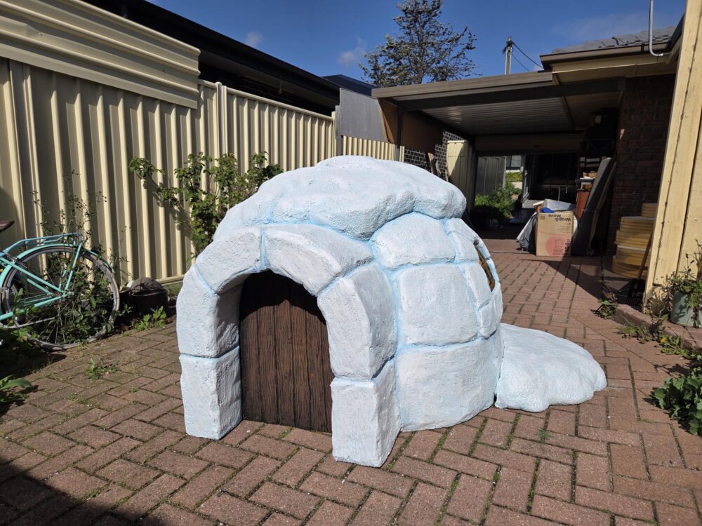 Igloo - custom sculpture by Natureworks designer - L 2m x W 2m x H 1.5m- angle view