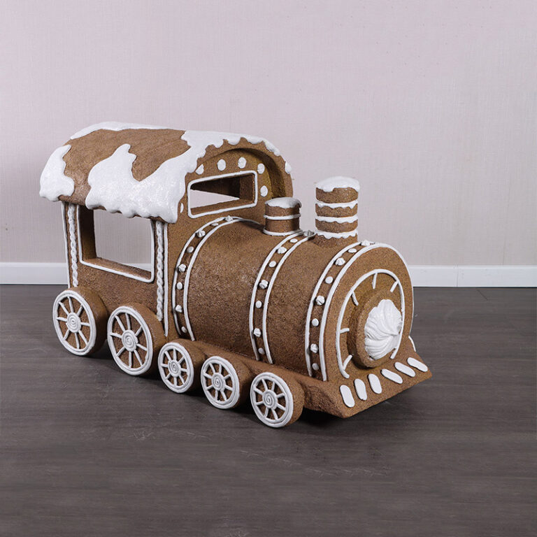 Gingerbread Train- 230115- angle view